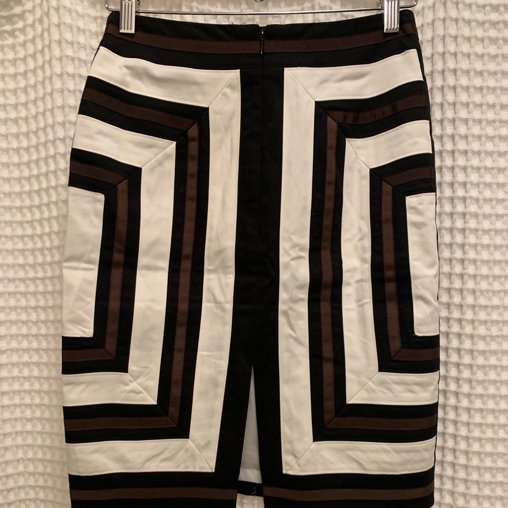 White House Black Market skirt. - Picture 2 of 3